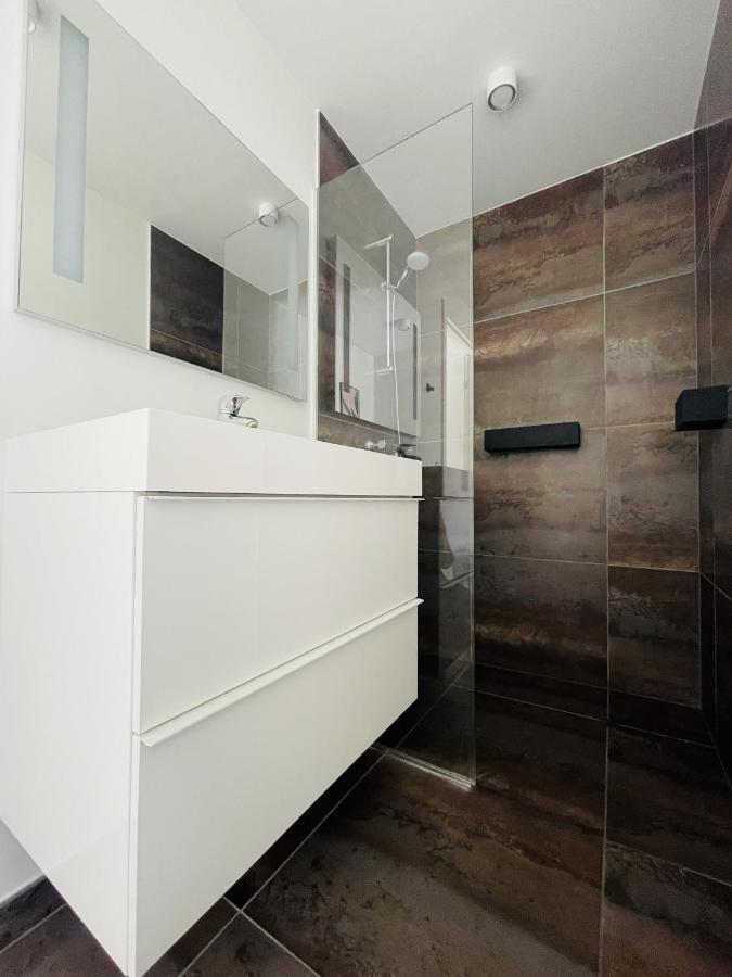 Aday - Elegant With Terrace Apartment